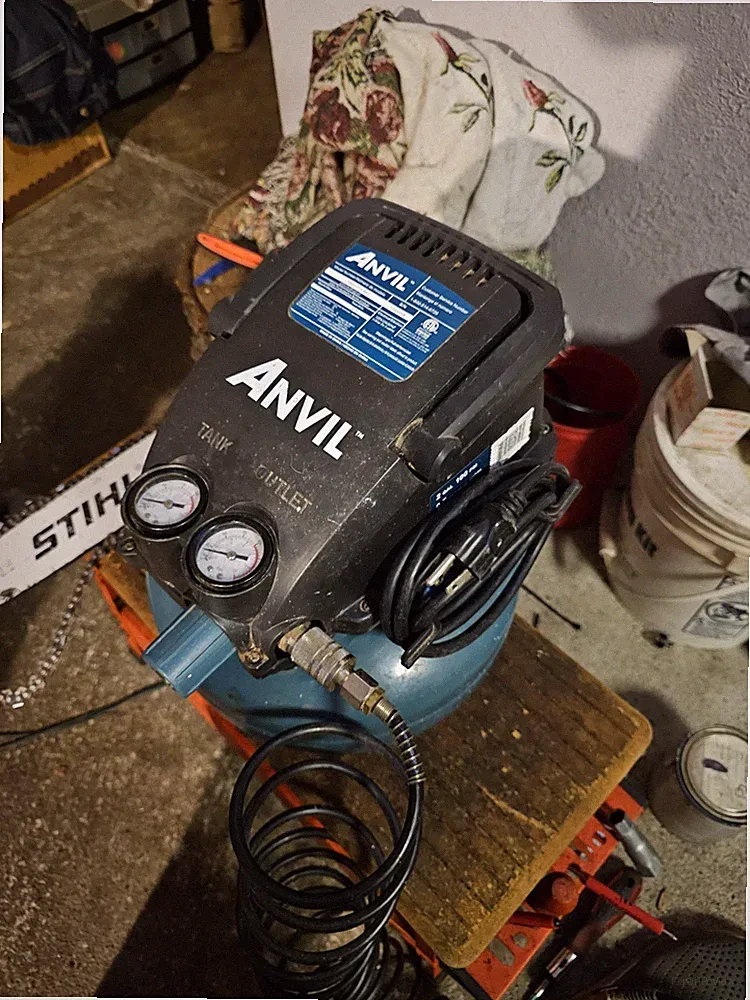 ANVIL 2 gallon Pancake Air Compressor.. Super Quiet Unit! Lightly Used