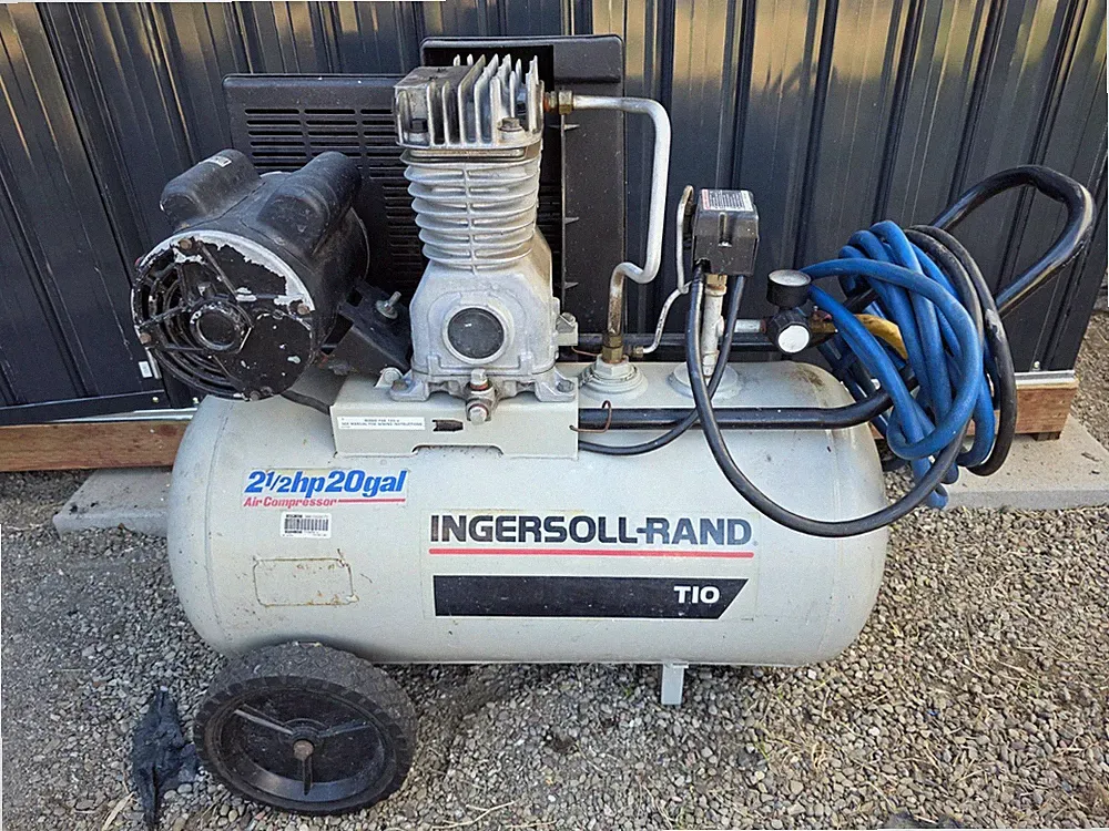 Ingersoll Rand T10 20 Gallon Electric Air Compressor 2.5 HP With Air Hose Great!
